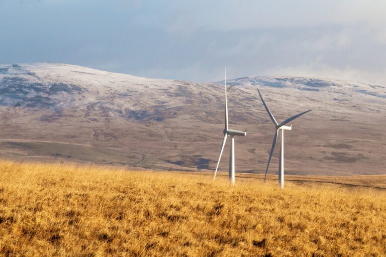 Stillstehende Windkraftanlagen symbolisieren den Energie Stillstand in der deutschen Energiewende