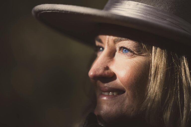 Kochen stromlos meistern – praktische Tipps für den Ernstfall zu Hause Kochen stromlos mit Campingkocher und Feuerstelle in moderner Küchensituation