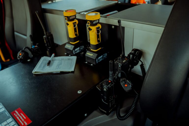 So gelingt die ruhige Kommunikation in der Familie im Notfall Illustration zum Thema Kommunikation Familie Notfall