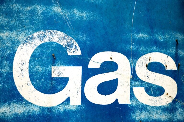 Haus mit kalter Heizung im Winter bei Gasversorgungsausfall und Notfallplan Gas Auswirkungen