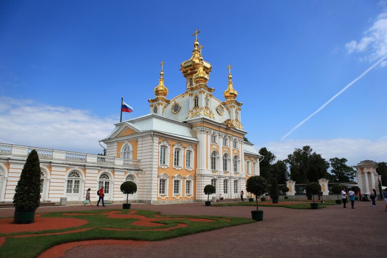 Wie Russland Gaslieferungen drosselt und die EU darauf reagiert Russische Gasleitungen mit reduzierten Liefermengen und Europas Reaktion auf Versorgungslücken