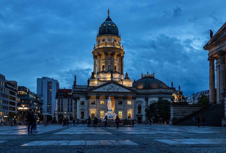 Stromausfall Berlin-Charlottenburg mit ausgefallenen Ampeln und dunklen Straßen