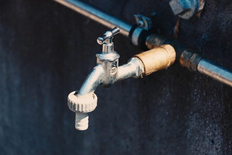 Wasser sparen bei Blackouts durch Planung und alternative Wassernutzung effektiv umsetzen